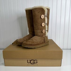 Ugg Australia Boots W Bailey Button Triplet 1873 W/CHE Women's Size  7 Clean Box